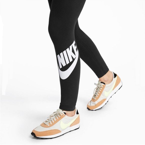Women's Nike Sportswear Essential Black High-Waisted Leggings (XS) NWT - Picture 5 of 10